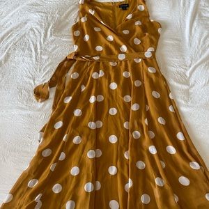 Liz Claiborne flowy polka dot dress